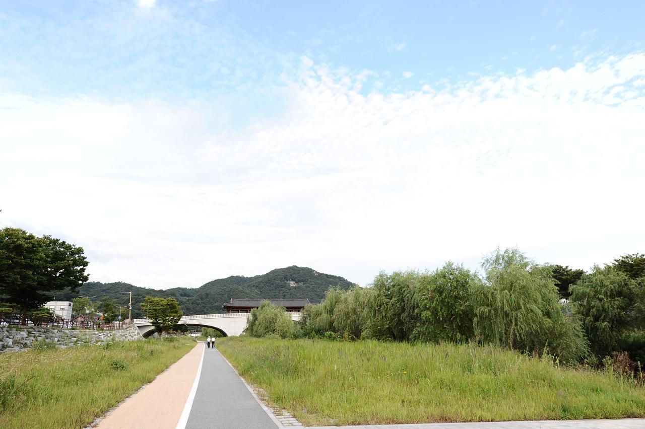 Starlight Rest Area Hotel Jeonju Exterior photo
