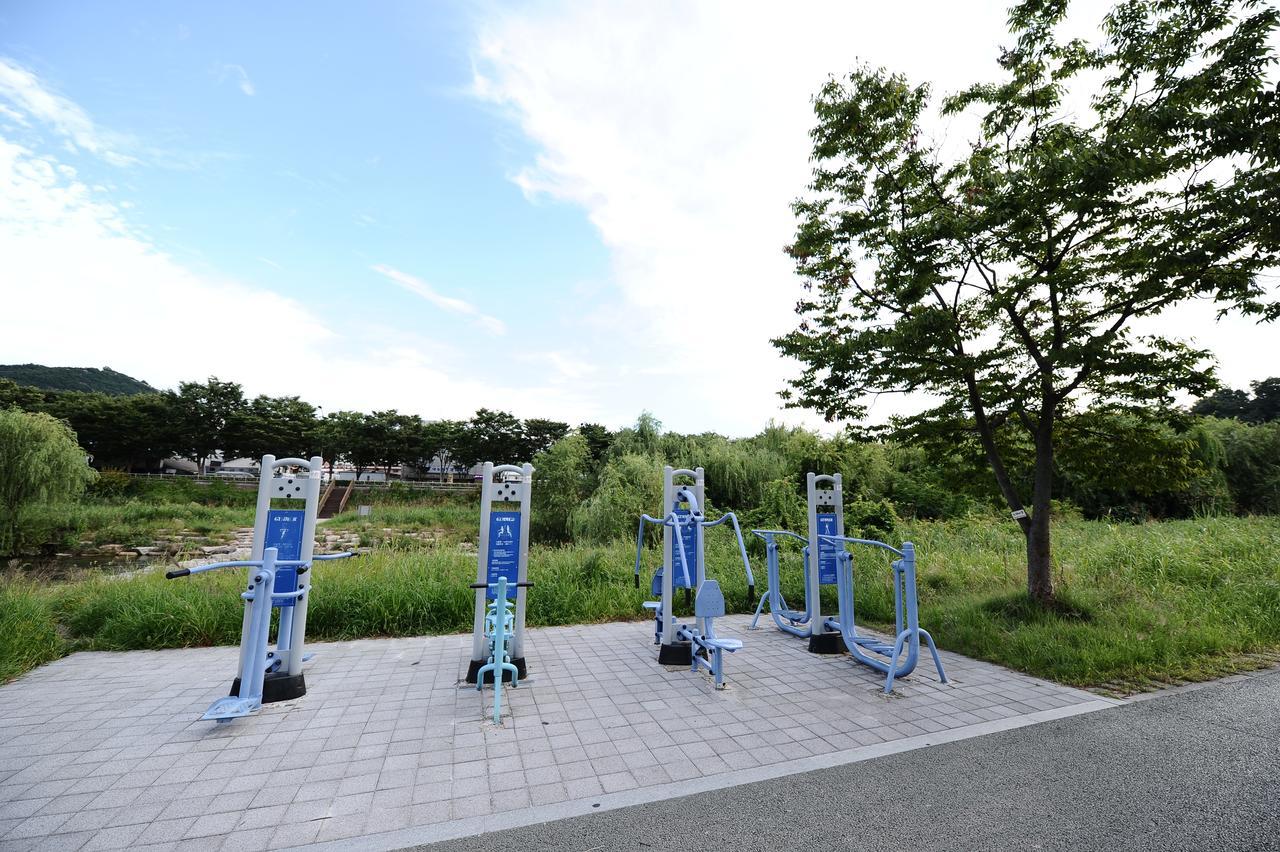 Starlight Rest Area Hotel Jeonju Exterior photo